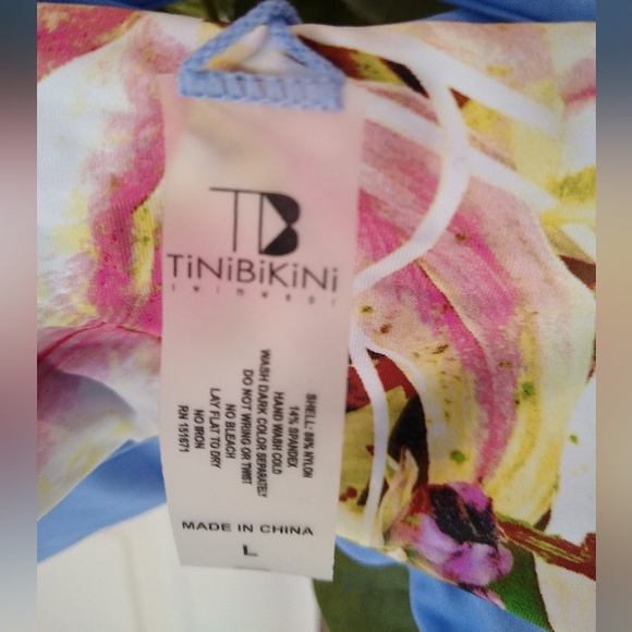 🥂 Tini Bikini reversible bathing suit top NWT, beautiful floral pattern, size L - Picture 4 of 4